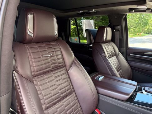 Used 2022 Cadillac Escalade Sport Platinum AWD/4WD image 43