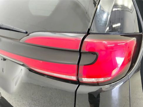 Used 2023 Chrysler Pacifica Touring-L FWD image 15