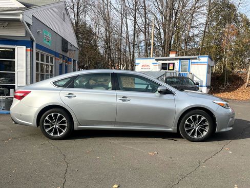 Used 2016 Toyota Avalon XLE Premium image 6