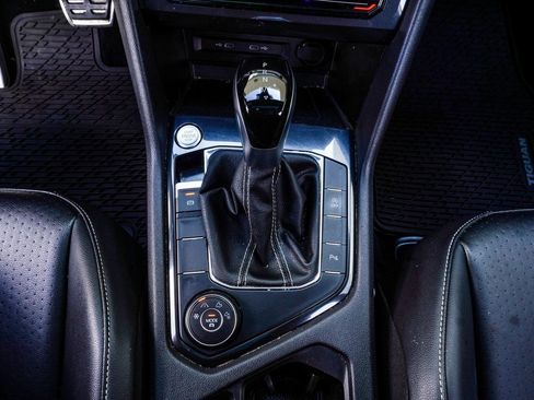 Used 2022 Volkswagen Tiguan SE R-Line image 16