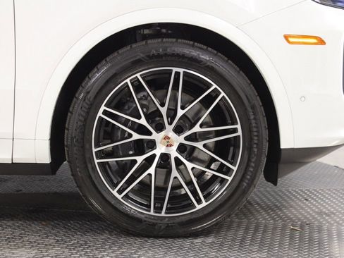Certified 2026 Porsche Cayenne Coupe image 13
