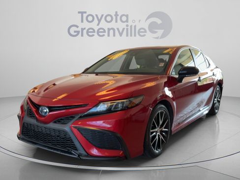 Used 2022 Toyota Camry SE w/ Audio Upgrade Package FWD image 1
