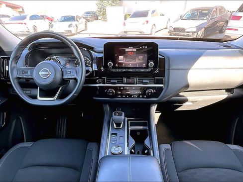 Used 2025 Nissan Pathfinder SV AWD/4WD image 13