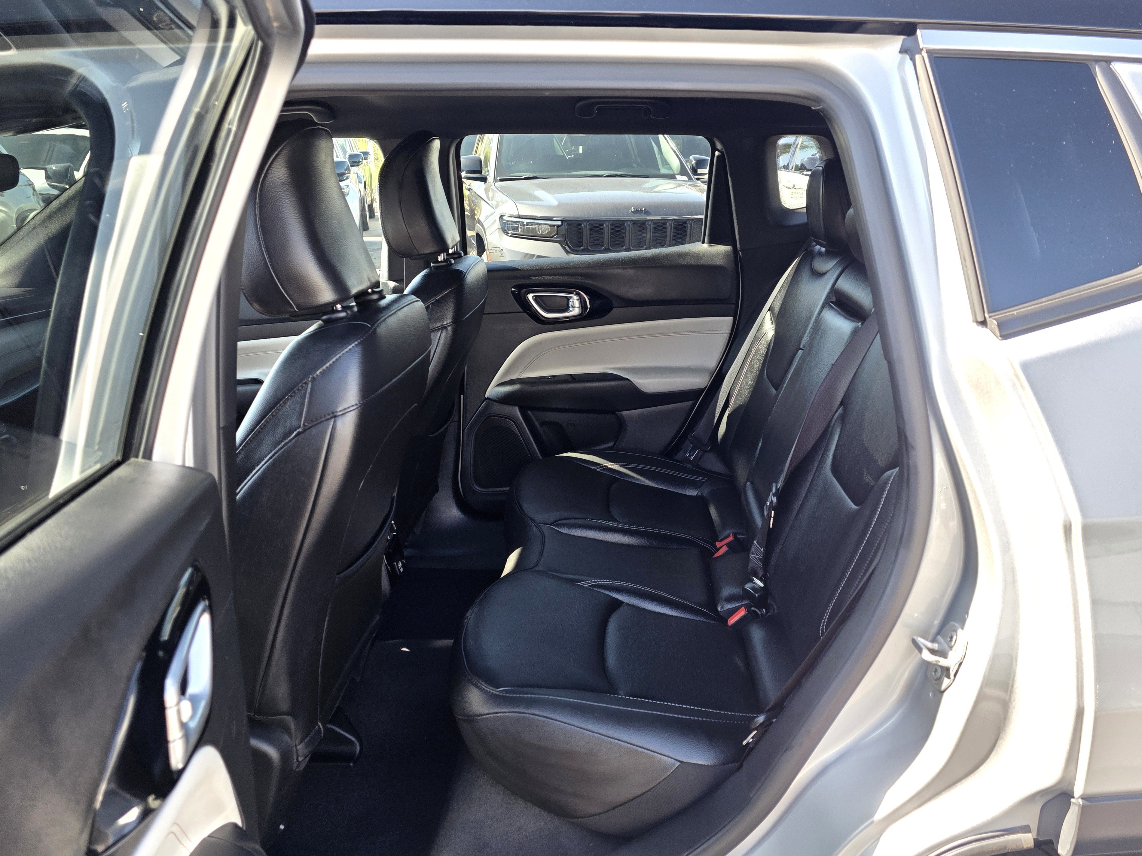 Certified 2025 Jeep Compass Limited AWD/4WD image 18