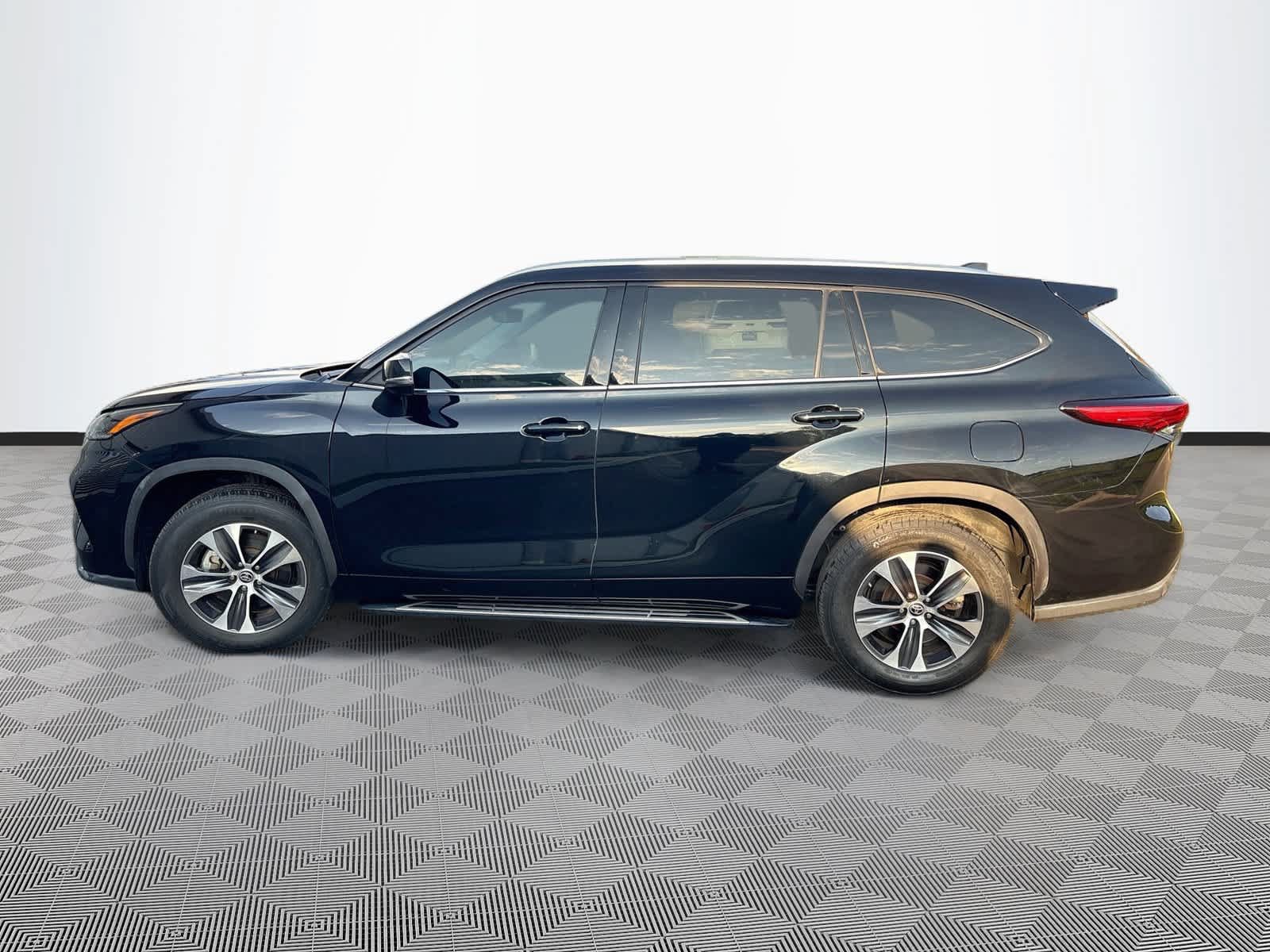 Used 2021 Toyota Highlander XLE FWD image 8
