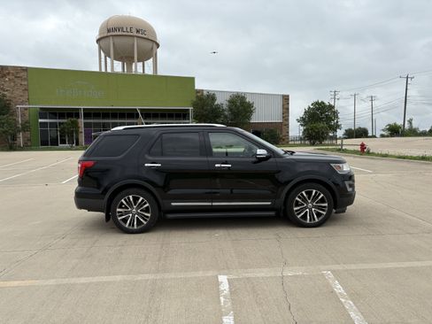 Used 2016 Ford Explorer Platinum image 5