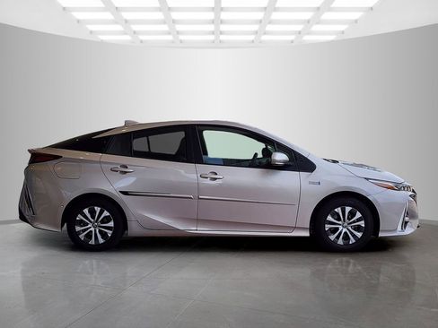 Used 2022 Toyota Prius Prime Limited FWD image 3