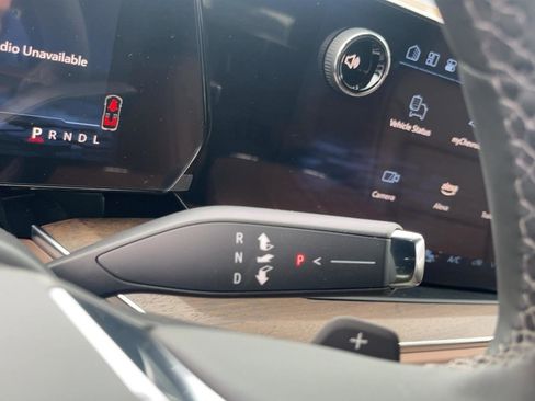 New 2025 Chevrolet Suburban High Country w/ LPO, Illumination Package image 16