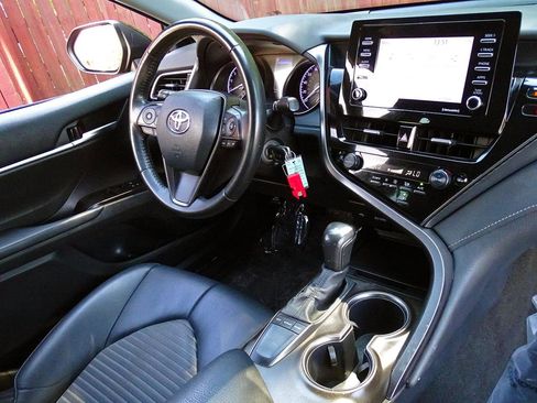 Used 2022 Toyota Camry SE FWD image 31