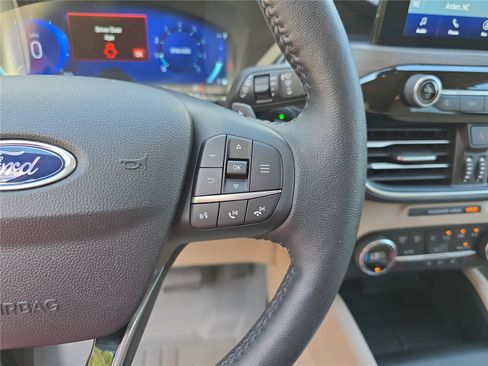 Used 2020 Ford Escape Titanium AWD/4WD image 31