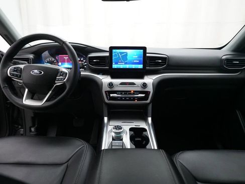 Used 2023 Ford Explorer XLT w/ Equipment Group 202A image 5