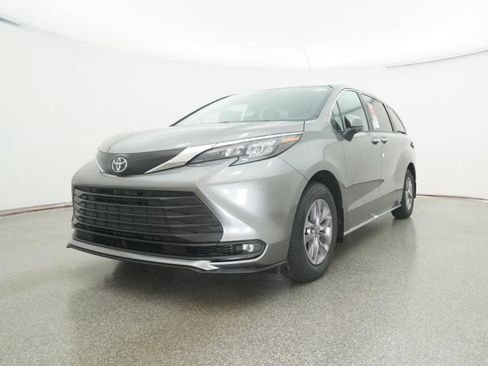 New 2026 Toyota Sienna XLE image 19