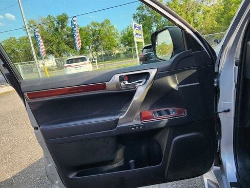 Used 2015 Lexus GX 460 w/ Premium Package image 26