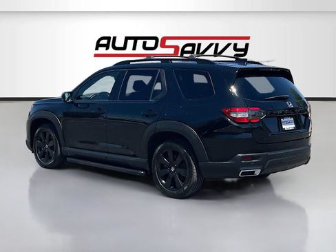 Used 2025 Honda Pilot Black Edition image 5