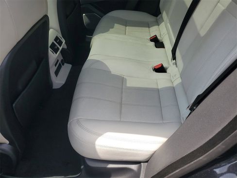 Used 2021 Land Rover Range Rover Velar R-Dynamic S image 13