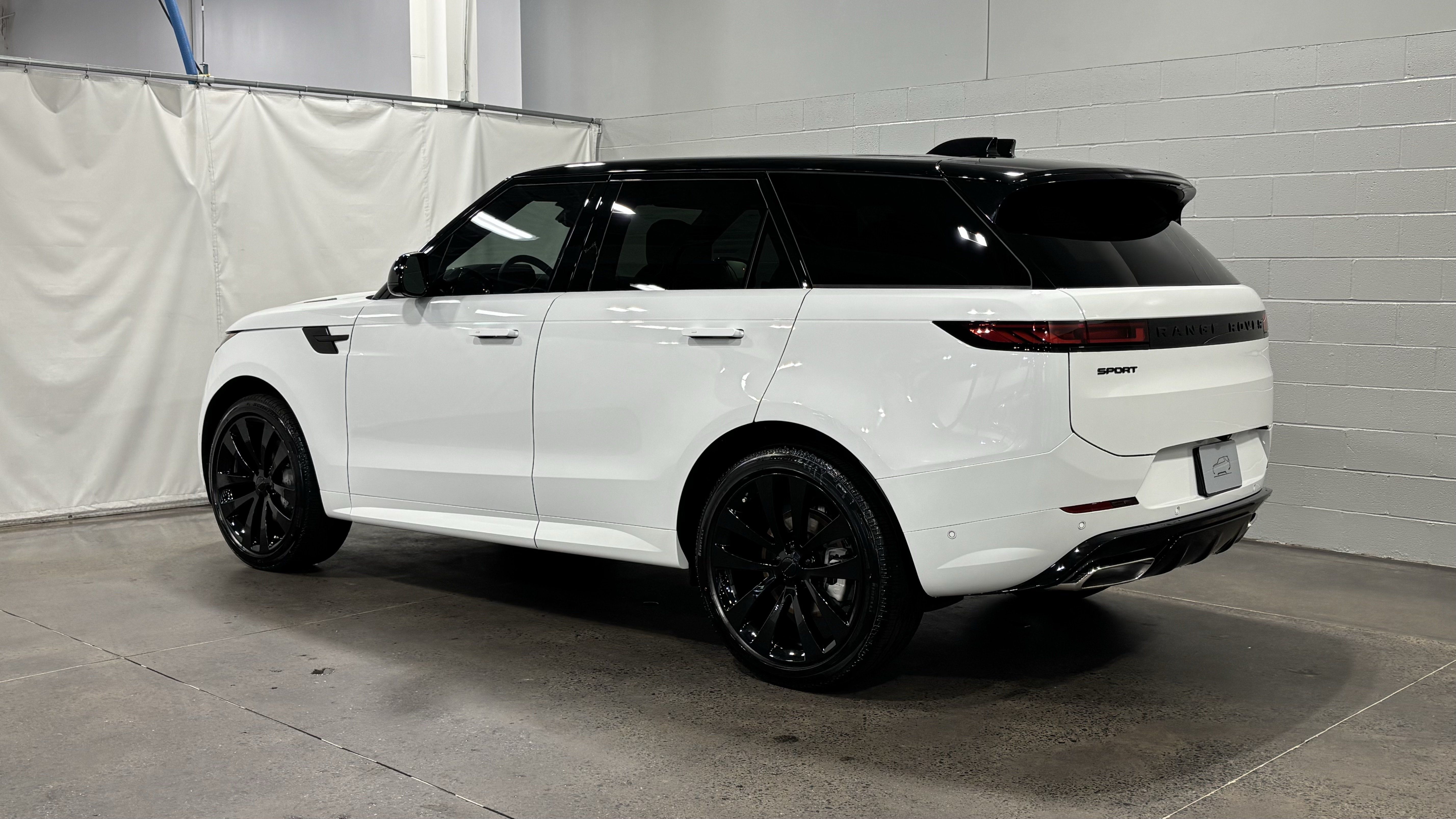 New 2026 Land Rover Range Rover Sport Dynamic SE AWD/4WD image 12