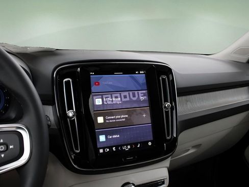 New 2025 Volvo XC40 B5 Ultra w/ Climate Package image 31