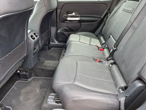 Used 2025 Mercedes-Benz GLB 250 4MATIC image 18