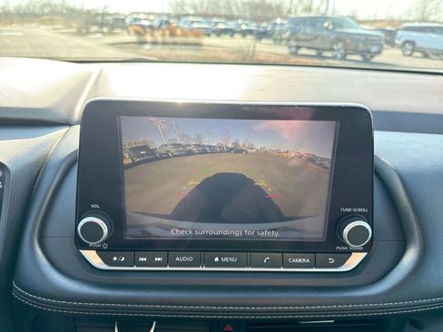 Used 2023 Nissan Rogue S image 18