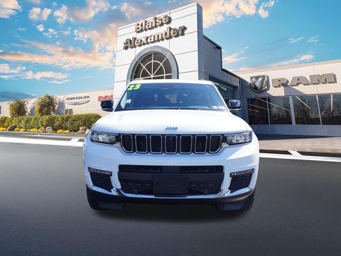 Used 2023 Jeep Grand Cherokee L Limited w/ Luxury Tech Group II AWD/4WD image 11