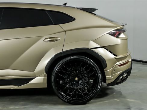 Used 2023 Lamborghini Urus Performante AWD/4WD image 9
