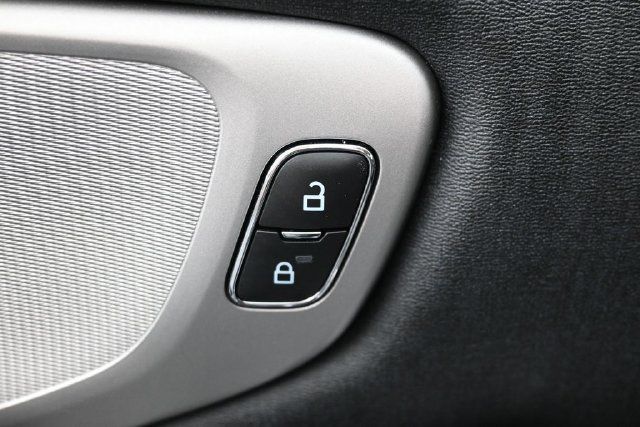 Used 2025 Ford Expedition Active RWD image 14