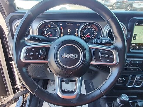 Used 2018 Jeep Wrangler Unlimited Sahara AWD/4WD image 11