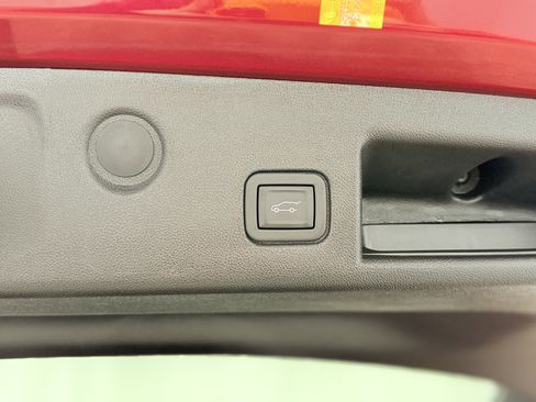 Used 2024 Chevrolet Equinox LT image 11