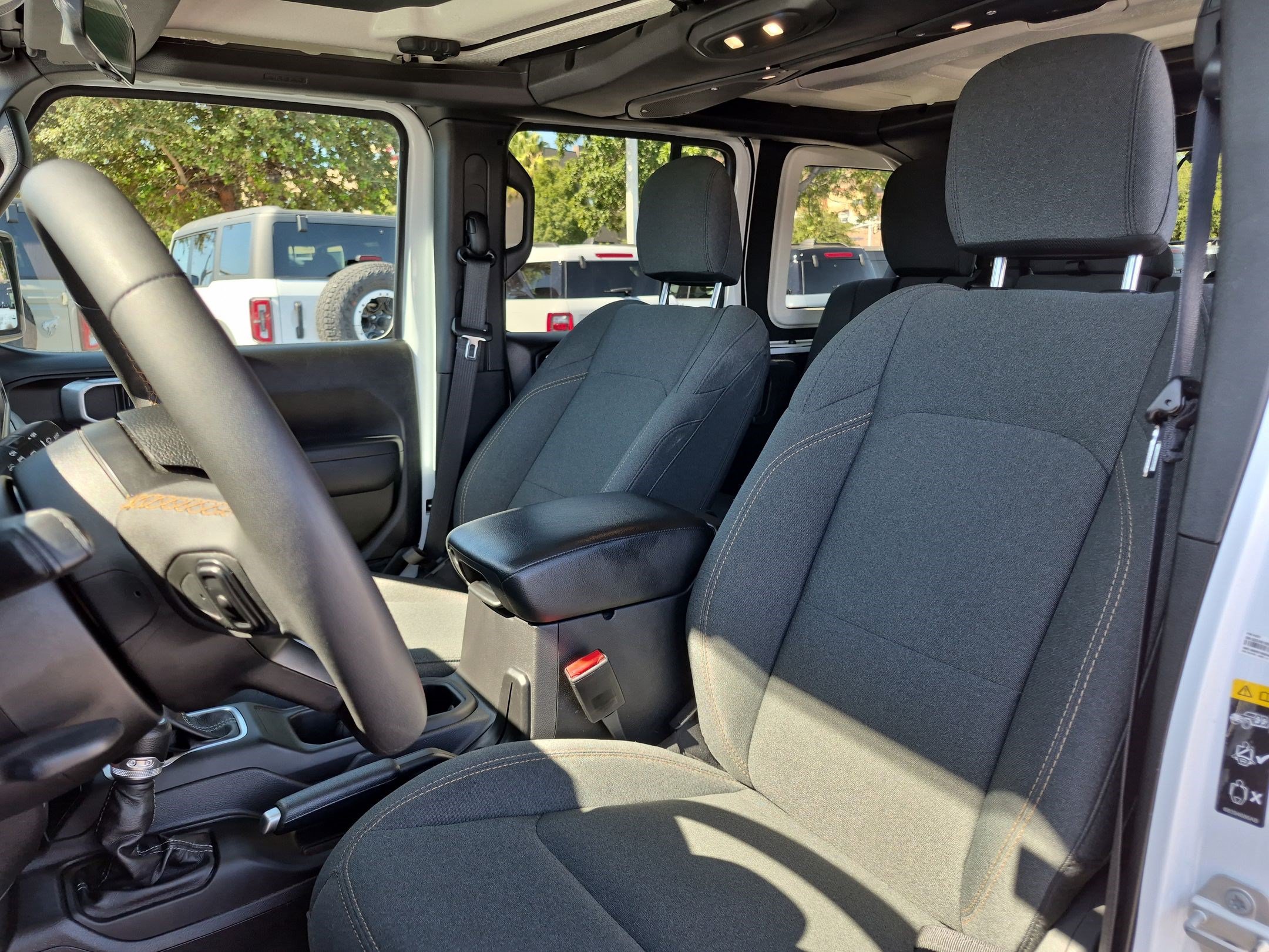 Used 2024 Jeep Wrangler Unlimited AWD/4WD image 15