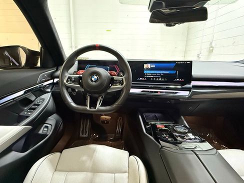 Used 2025 BMW M5 w/ Executive Package image 44