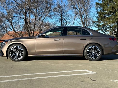 Used 2025 Mercedes-Benz E 350 Sedan image 2