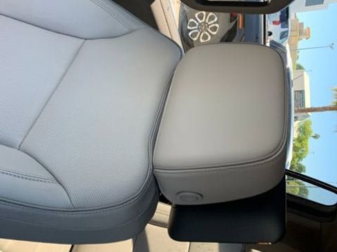 New 2026 GMC Yukon XL Elevation w/ Elevation Premium Package AWD/4WD image 32