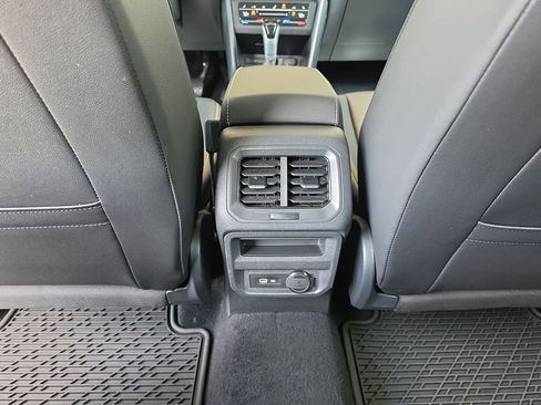 Used 2024 Volkswagen Tiguan SE AWD/4WD image 24