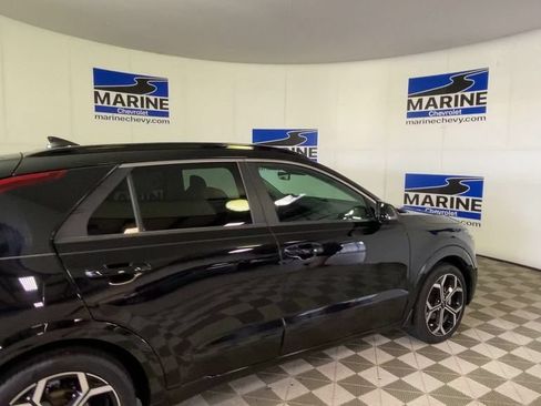 Used 2024 Kia Niro EX Touring FWD image 2