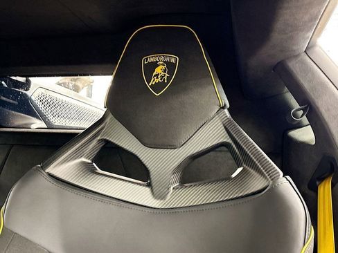 Used 2025 Lamborghini Revuelto Base image 17