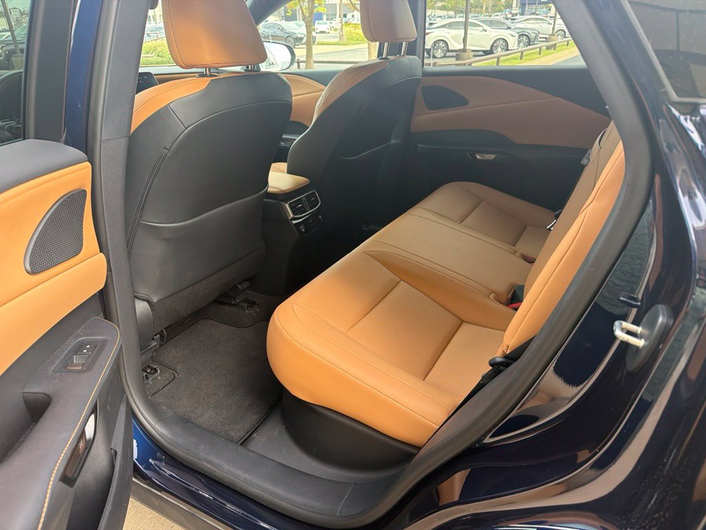 Used 2025 Lexus RX 350 Premium w/ Convenience Package FWD image 6