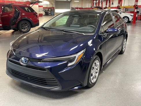 Used 2025 Toyota Corolla LE FWD image 5