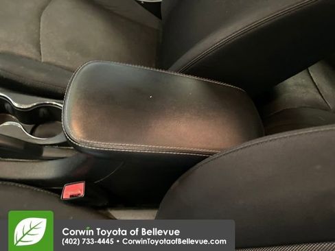 Used 2013 Dodge Avenger SE image 23