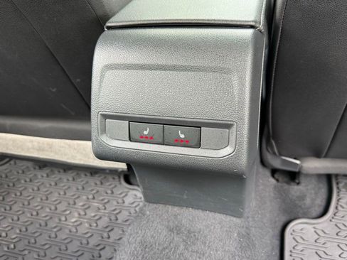 Used 2019 Volkswagen Jetta SEL w/ Cold Weather Package FWD image 39