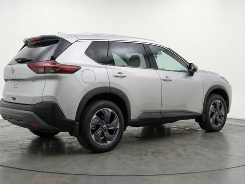 Used 2025 Nissan Rogue SV FWD image 9
