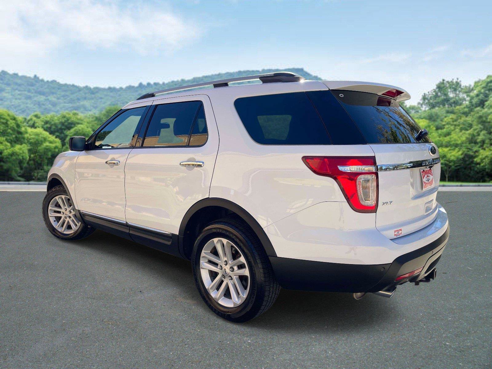 Used 2015 Ford Explorer XLT w/ Equipment Group 202A FWD image 5