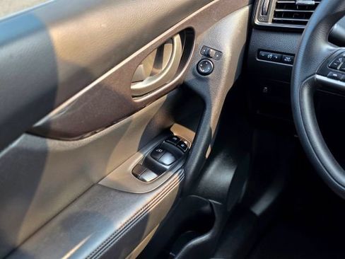 Used 2020 Nissan Rogue SV FWD image 17