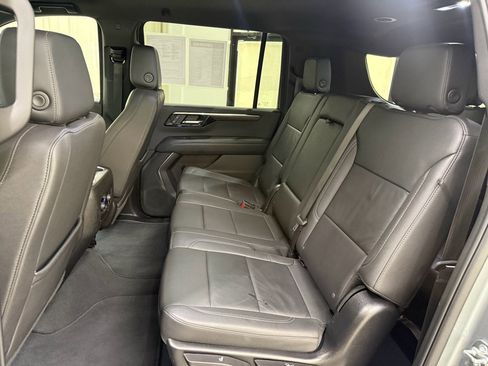 Certified 2025 Chevrolet Suburban Z71 AWD/4WD image 18