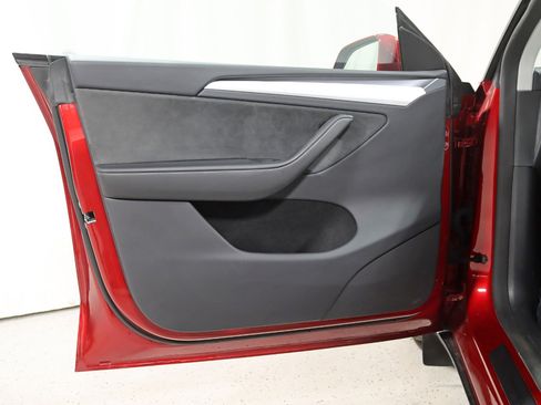 Used 2024 Tesla Model Y Long Range image 33