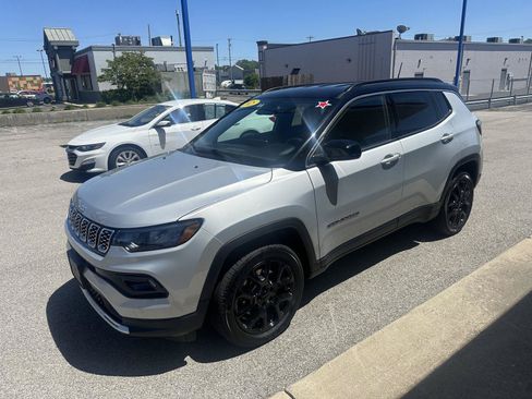 Used 2025 Jeep Compass Limited AWD/4WD image 7