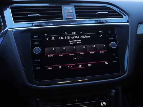 Used 2024 Volkswagen Tiguan SE R-Line image 32