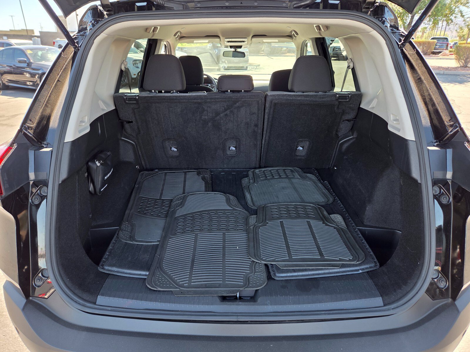 Used 2023 Nissan Rogue SV FWD image 13
