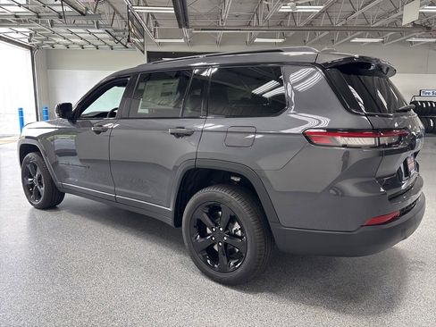 New 2025 Jeep Grand Cherokee L Limited w/ Black Appearance Package image 5