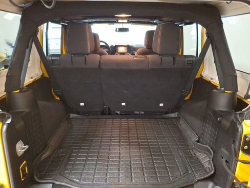 Used 2015 Jeep Wrangler Unlimited Rubicon image 13