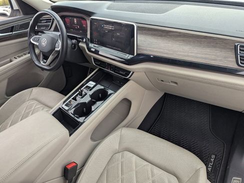 Used 2024 Volkswagen Atlas SEL Premium R-Line image 13